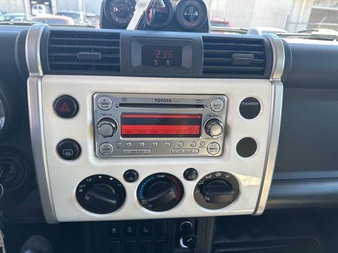 Used 2012 Toyota FJ Cruiser 4WD w/ Convenience Pkg image 11