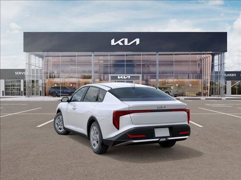 New 2025 Kia K4 LX image 4