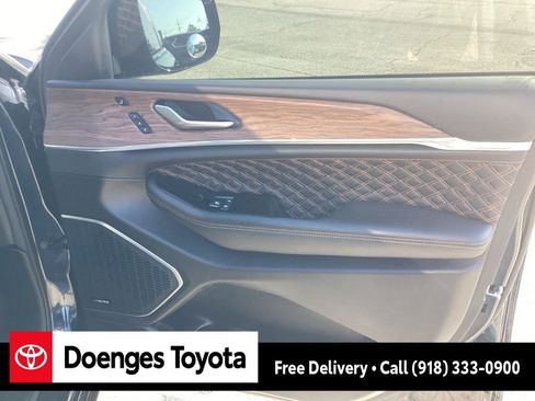 Used 2023 Jeep Grand Cherokee L Summit w/ Advanced Protech Group IV image 26