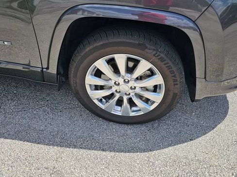 Used 2018 Jeep Cherokee Overland w/ Technology Group AWD/4WD image 11