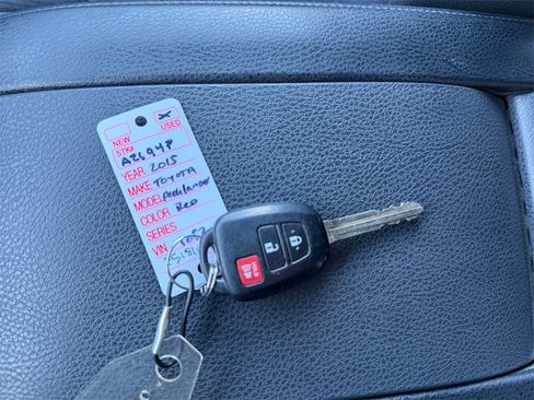 Used 2015 Toyota Highlander LE image 27