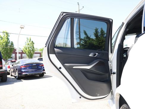 Used 2021 BMW X5 xDrive40i w/ M Sport Package AWD/4WD image 30