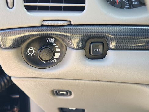 Used 2004 Chevrolet Impala SS w/ Preferred Equipment Group FWD image 19