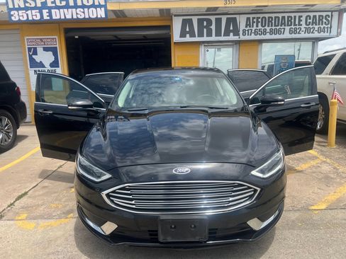 Used 2018 Ford Fusion SE w/ Fusion SE Technology Package FWD image 8