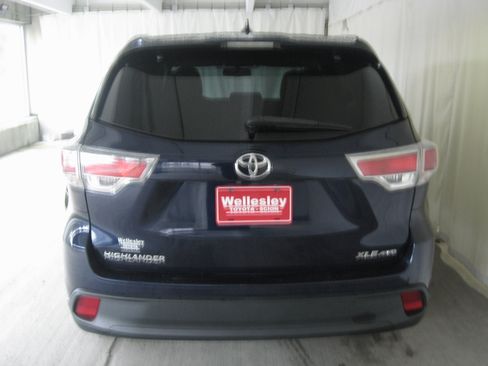 Used 2015 Toyota Highlander XLE image 25