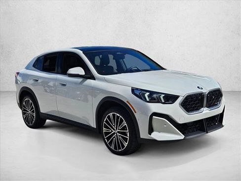 Used 2025 BMW X2 xDrive28i w/ Convenience Package image 3