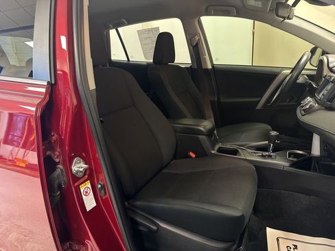Used 2018 Toyota RAV4 LE image 25
