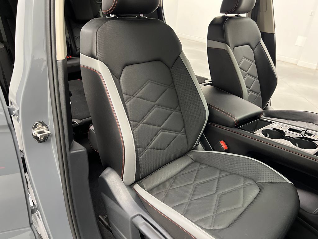 Used 2025 Volkswagen Atlas Peak Edition SE AWD/4WD image 35