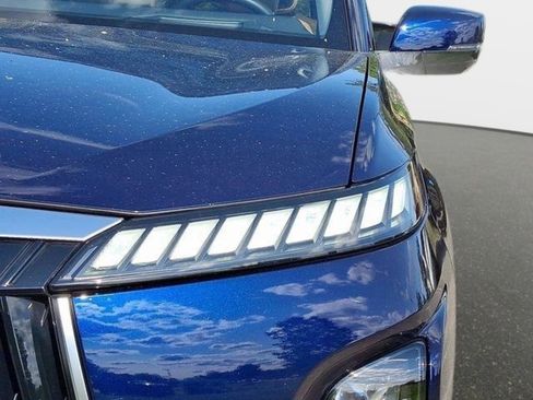 Used 2025 INFINITI QX80 Sensory image 9