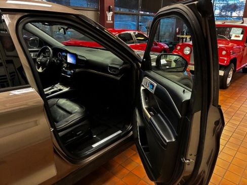 Used 2021 Ford Explorer Limited w/ Class III Trailer Tow Package image 26