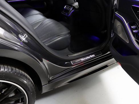 Certified 2022 Mercedes-Benz S 500 4MATIC w/ AMG Line Package image 34