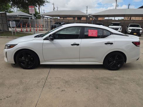 Certified 2024 Nissan Sentra SR FWD image 6