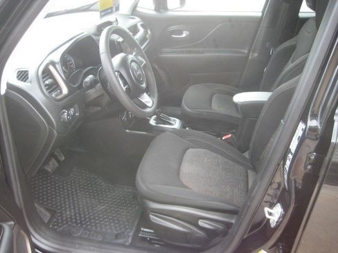 Used 2023 Jeep Renegade Latitude image 14
