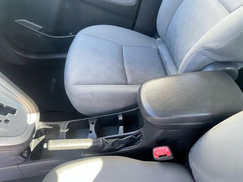 Used 2010 Toyota Matrix S image 14