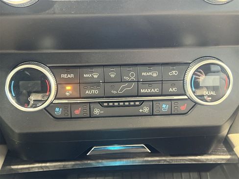 Used 2019 Ford Expedition Limited image 19