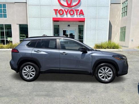 Used 2025 Toyota Corolla Cross LE AWD/4WD image 7