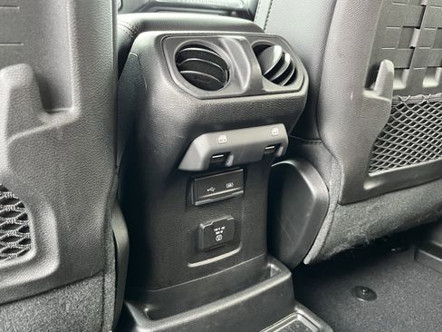 Used 2019 Jeep Wrangler Unlimited Rubicon AWD/4WD image 20