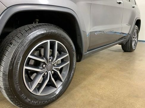 Used 2019 Jeep Grand Cherokee Limited AWD/4WD image 2
