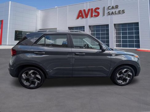 Used 2025 Hyundai Venue SEL FWD image 5