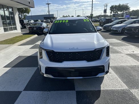 Used 2025 Kia Sorento S FWD image 2