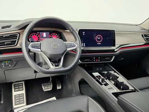 Used 2025 Volkswagen Atlas SEL Premium R-Line image 13