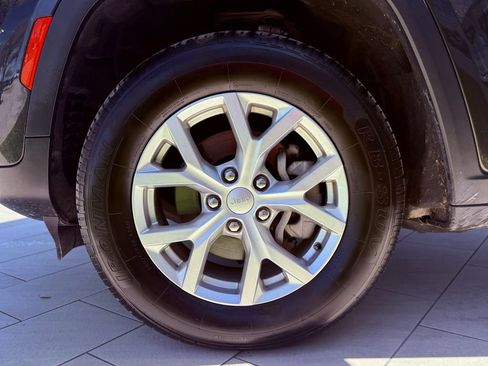 Used 2024 Jeep Grand Cherokee Limited image 36