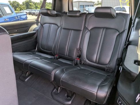 Used 2025 Jeep Wagoneer L 4WD w/ Premium Group I image 15