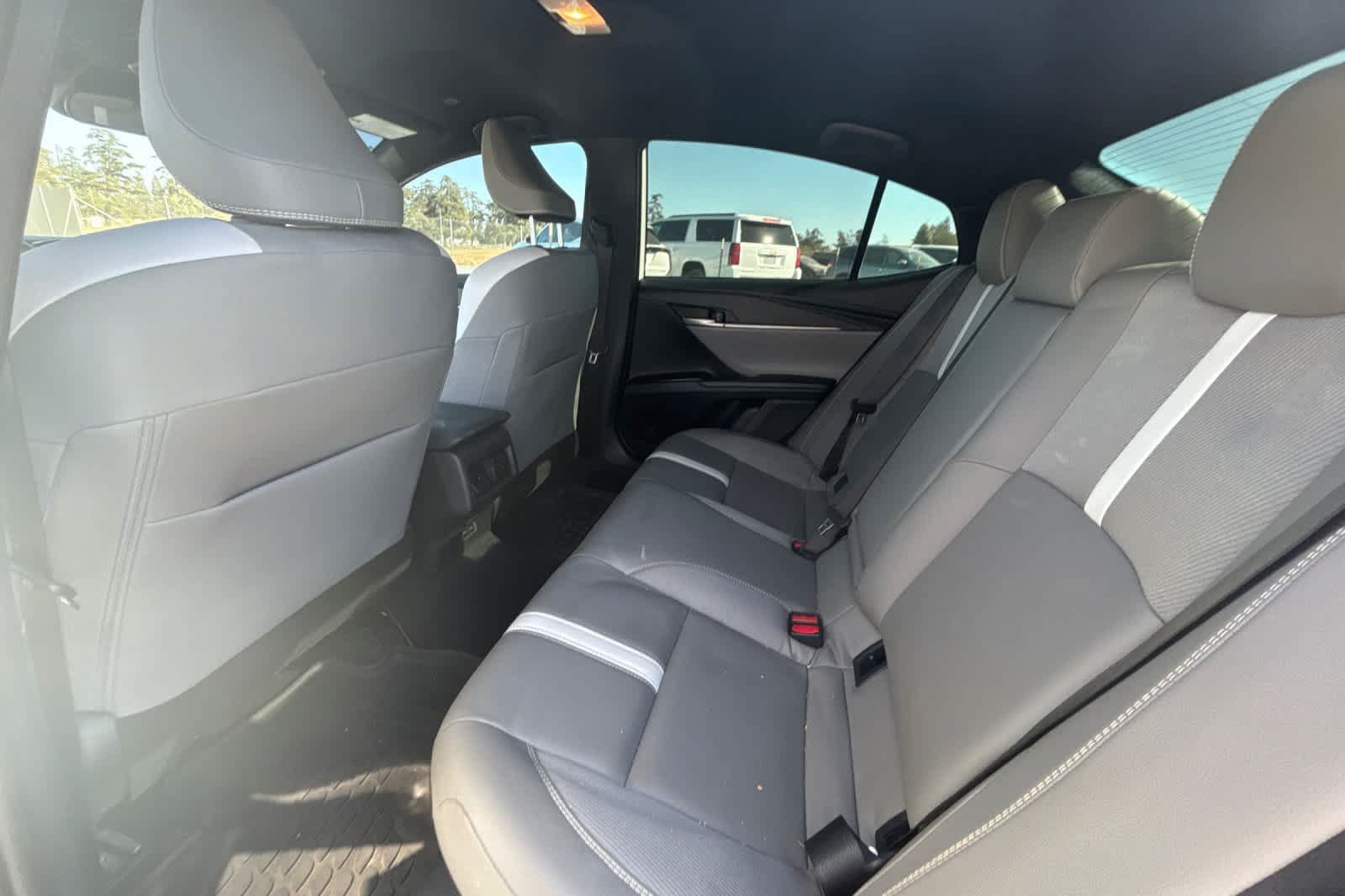 Used 2025 Toyota Camry SE FWD image 4