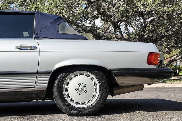 Used 1988 Mercedes-Benz 560 SL image 5