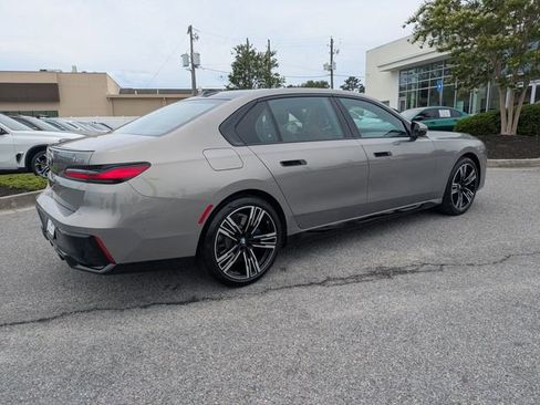 Used 2023 BMW 740i w/ Parking Assistance Package RWD image 5