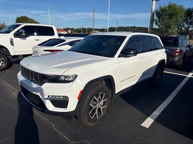 Used 2025 Jeep Grand Cherokee Limited AWD/4WD image 1