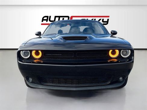 Used 2022 Dodge Challenger GT image 2