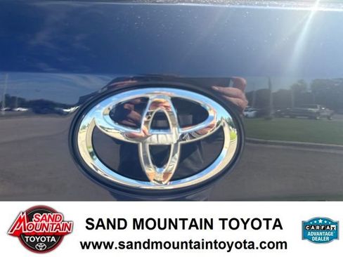 Used 2023 Toyota Highlander LE AWD/4WD image 11