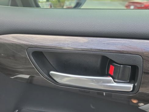 Used 2023 Toyota Highlander Limited FWD image 26