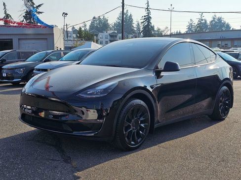 Used 2023 Tesla Model Y Long Range AWD/4WD image 3