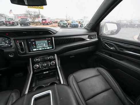 Used 2023 GMC Yukon XL Denali image 32