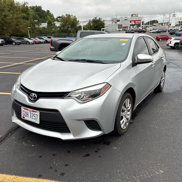 Used 2014 Toyota Corolla LE FWD image 2