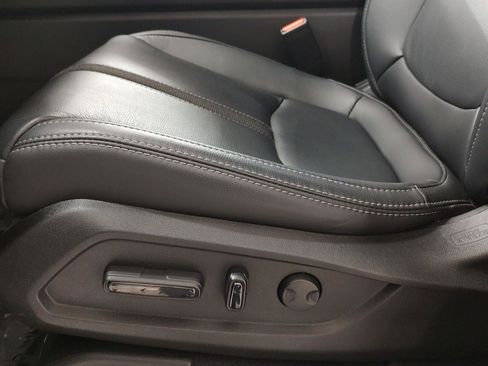 Used 2025 Honda Pilot EX-L image 3