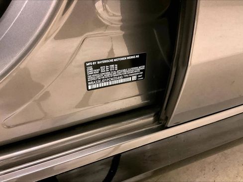 Used 2023 BMW 760i xDrive image 33