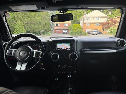Used 2017 Jeep Wrangler Unlimited Rubicon AWD/4WD image 27