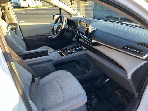 Used 2021 Toyota Sienna LE AWD/4WD image 20