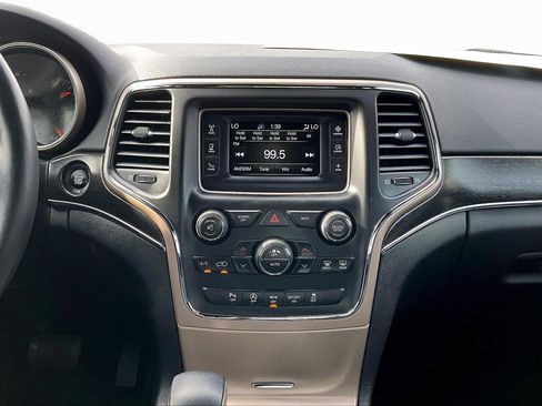 Used 2017 Jeep Grand Cherokee Limited image 6