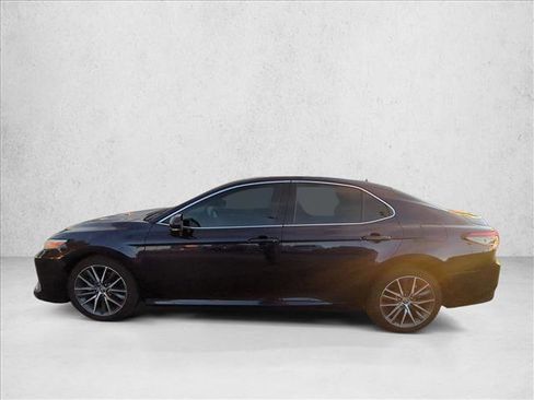 Used 2022 Toyota Camry XLE image 9