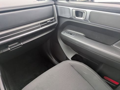 Used 2025 Hyundai Santa Fe SE FWD image 13
