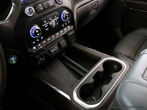 Used 2022 GMC Sierra 2500 Denali w/ Denali Black Diamond Edition image 26