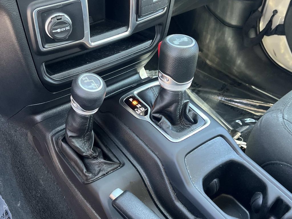 Used 2022 Jeep Wrangler Sport AWD/4WD image 19