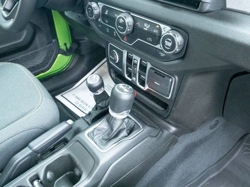 Used 2025 Jeep Wrangler Unlimited Sport image 40