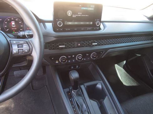 Certified 2023 Honda Accord EX image 17