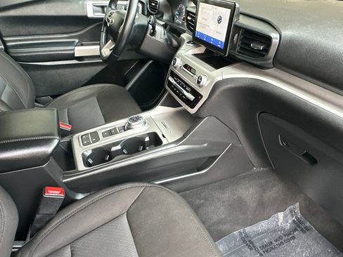 Certified 2022 Ford Explorer XLT image 17