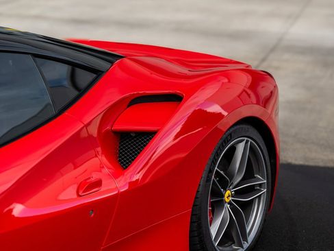 Used 2017 Ferrari 488 GTB image 5